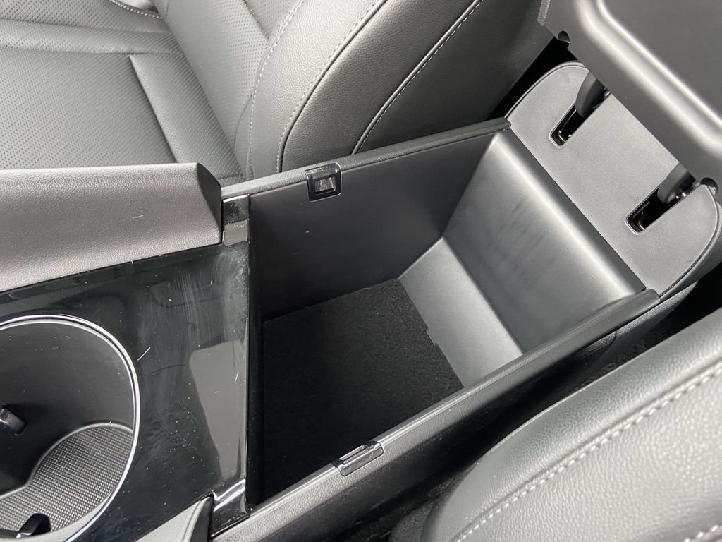Used 2025 Hyundai Elantra Limited FWD image 30