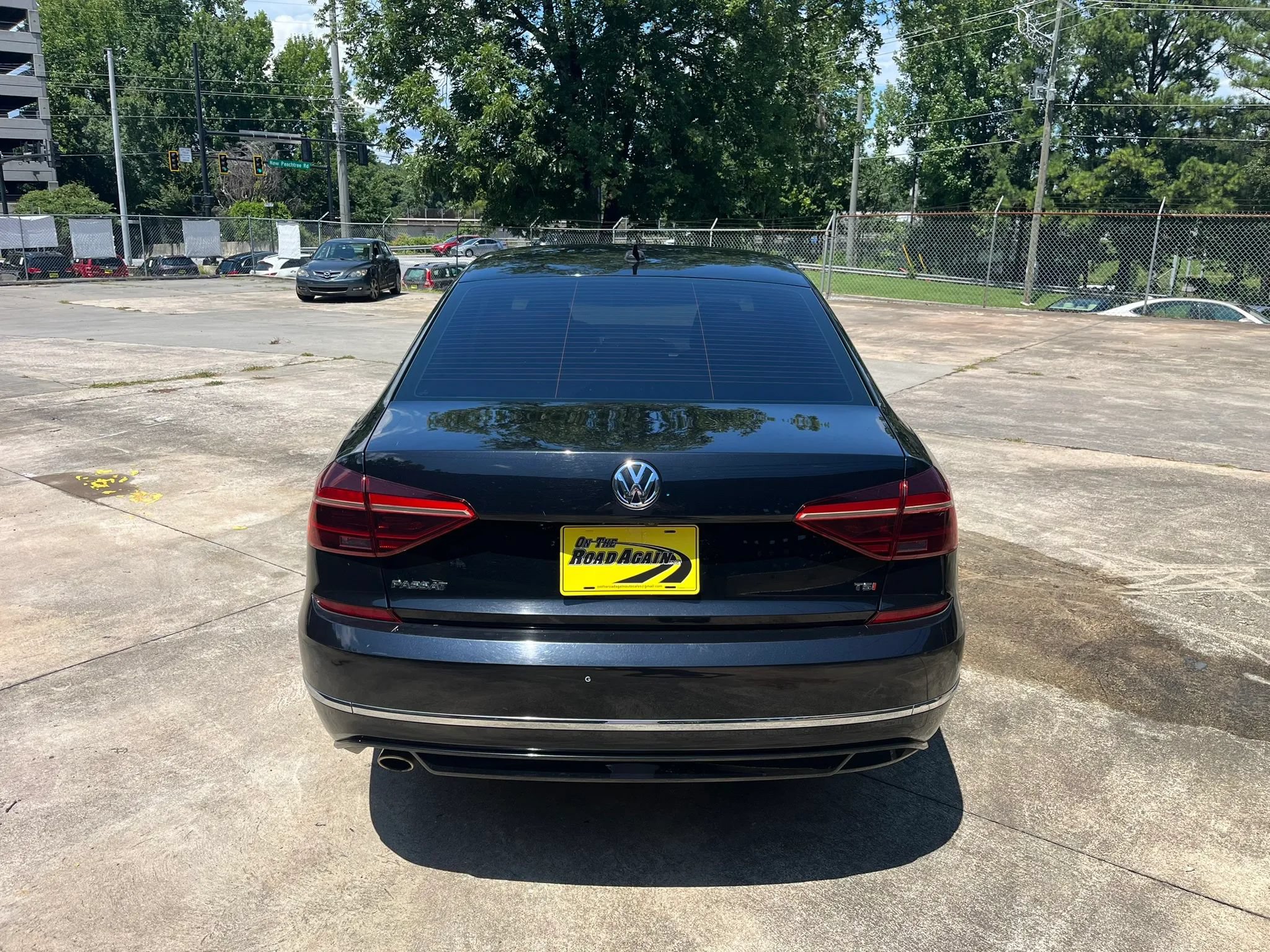 Used 2018 Volkswagen Passat 2.0T R-Line w/ R-Line Lighting Package FWD image 6