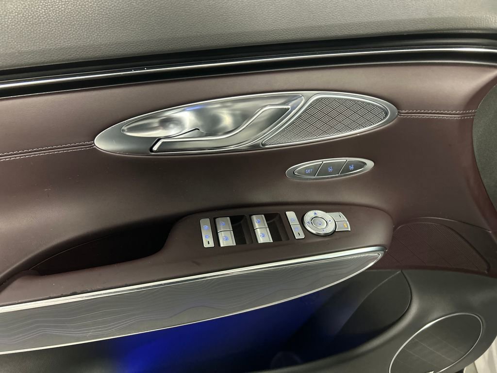 Used 2023 Genesis GV70 2.5T w/ Advanced Package image 12