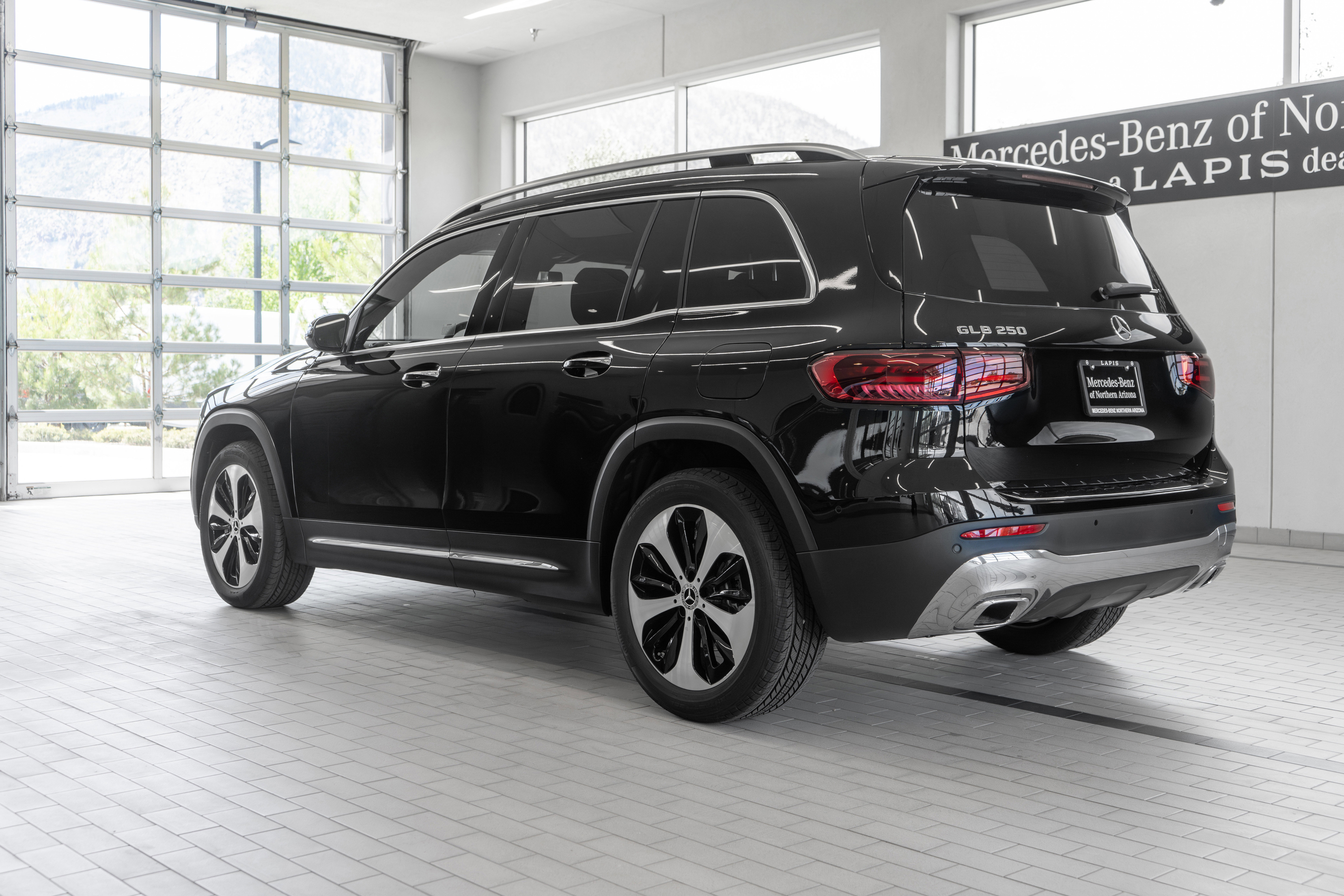 Used 2024 Mercedes-Benz GLB 250 w/ Exclusive Package image 13