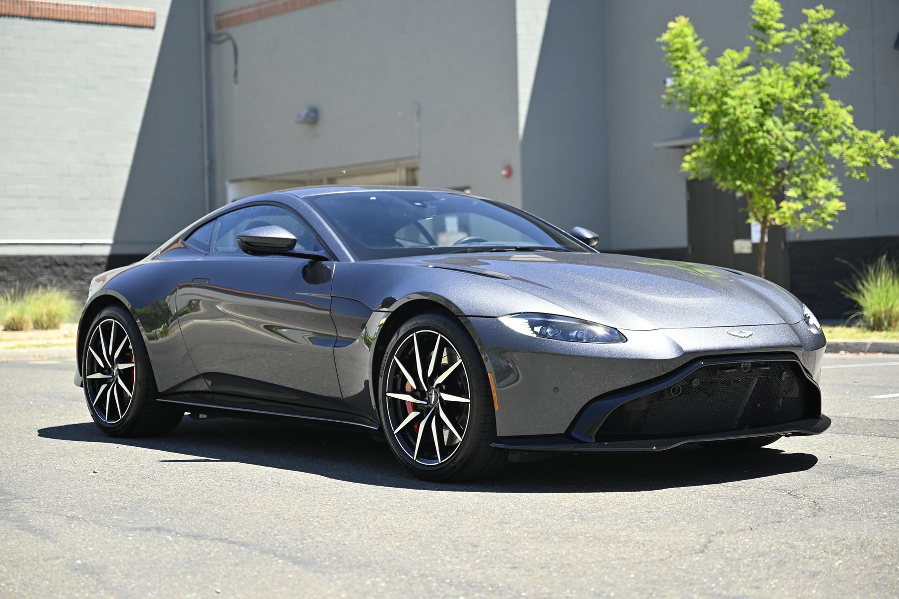 Used 2020 Aston Martin V8 Vantage Coupe RWD image 1