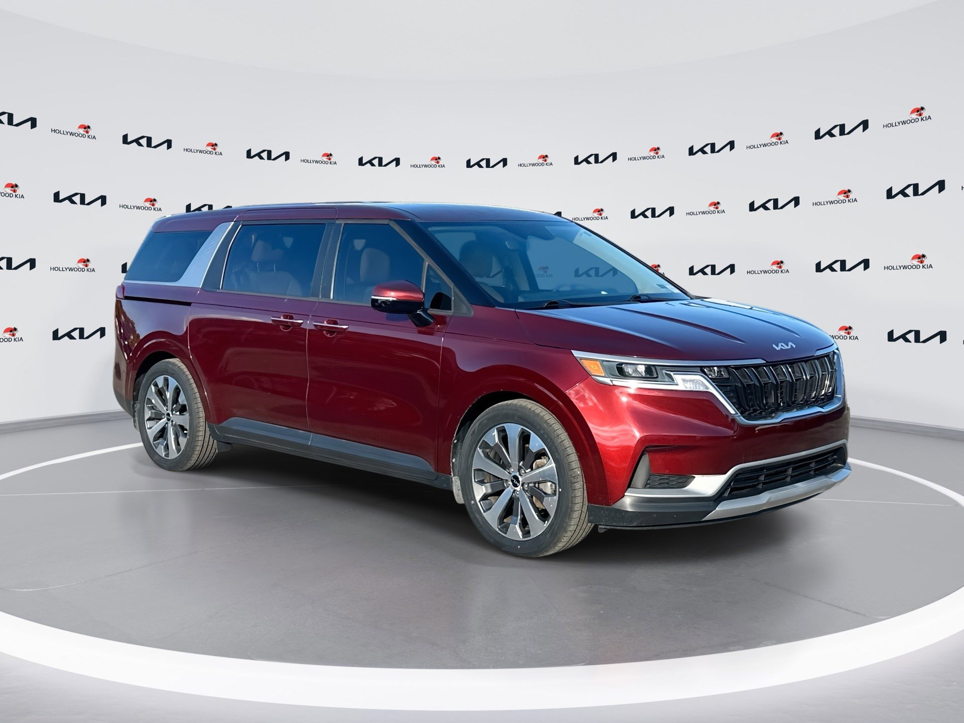 Certified 2023 Kia Carnival LX image 1