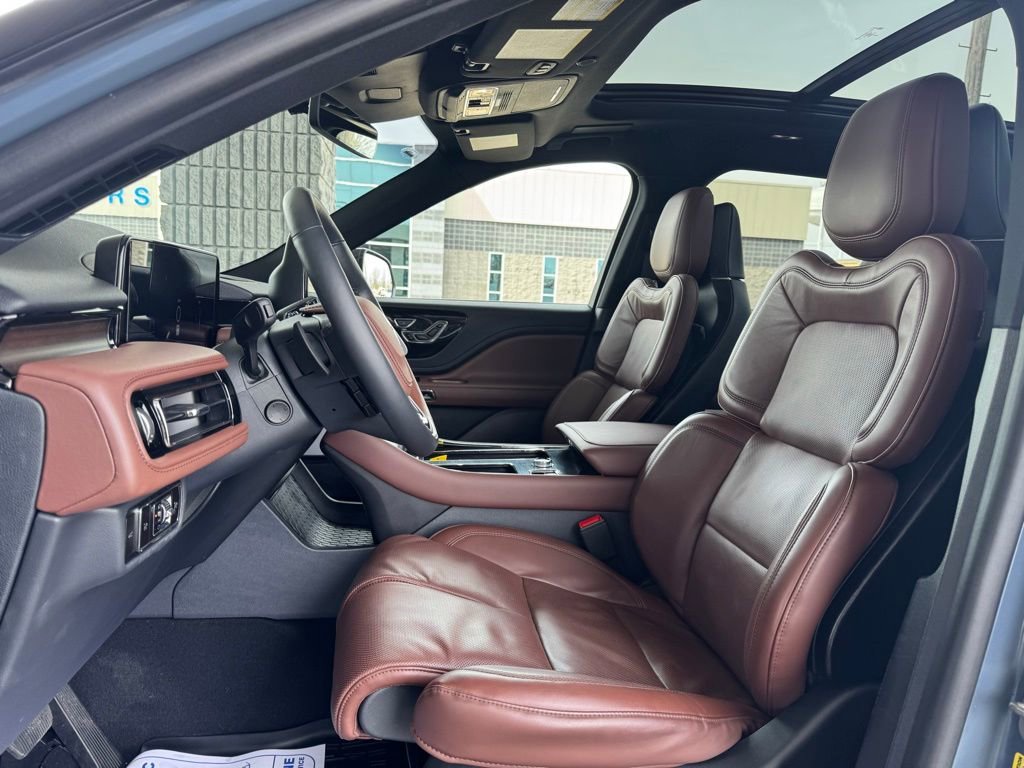 Used 2025 Lincoln Aviator Reserve w/ Luxury Package AWD/4WD image 6