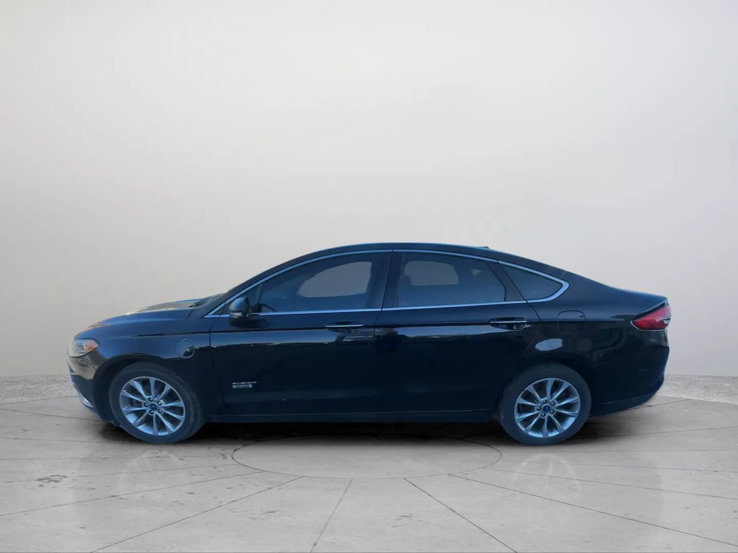 Used 2018 Ford Fusion Energi SE image 2