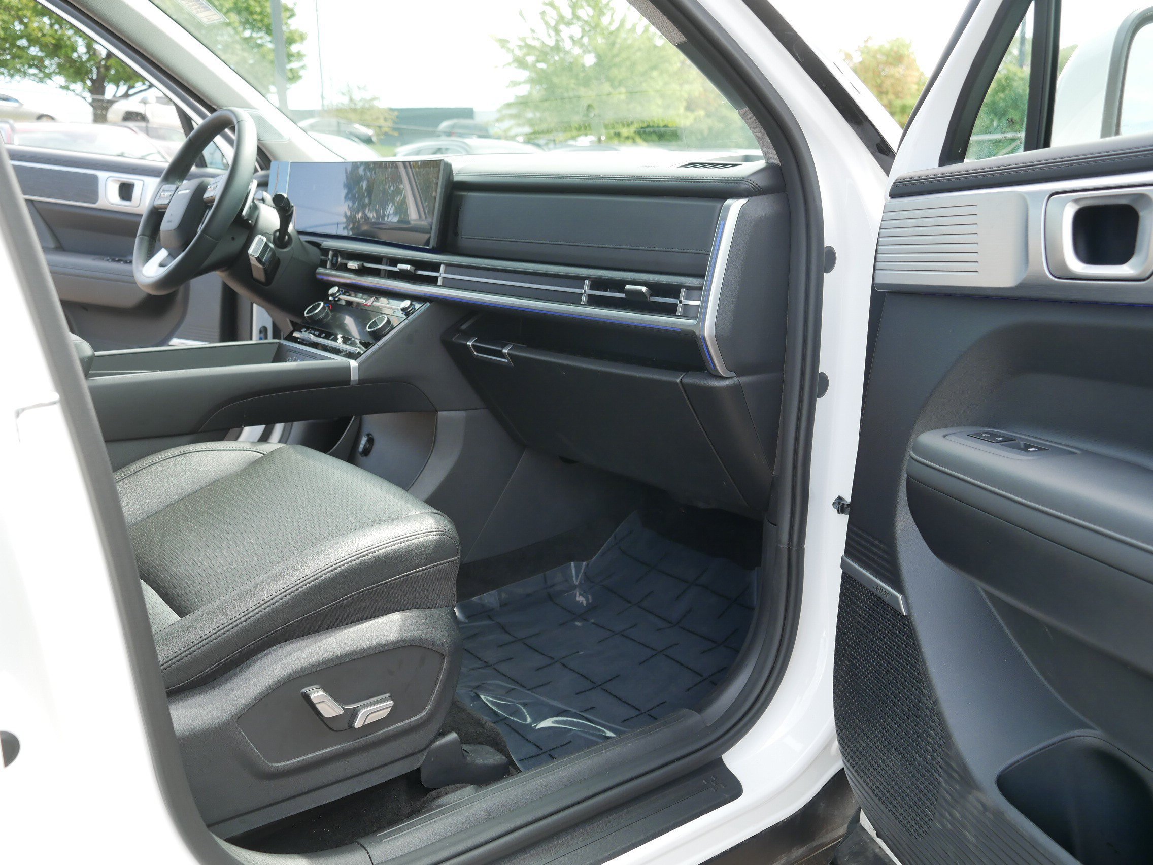 Used 2025 Hyundai Santa Fe Limited AWD/4WD image 19