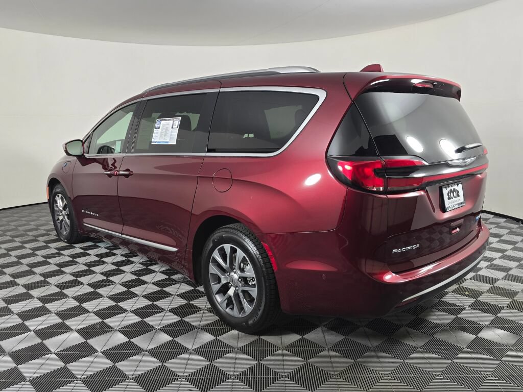 Used 2022 Chrysler Pacifica Pinnacle FWD image 4