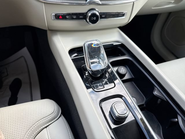 Certified 2024 Volvo XC60 B5 Ultimate w/ Protection Package Premier AWD/4WD image 25
