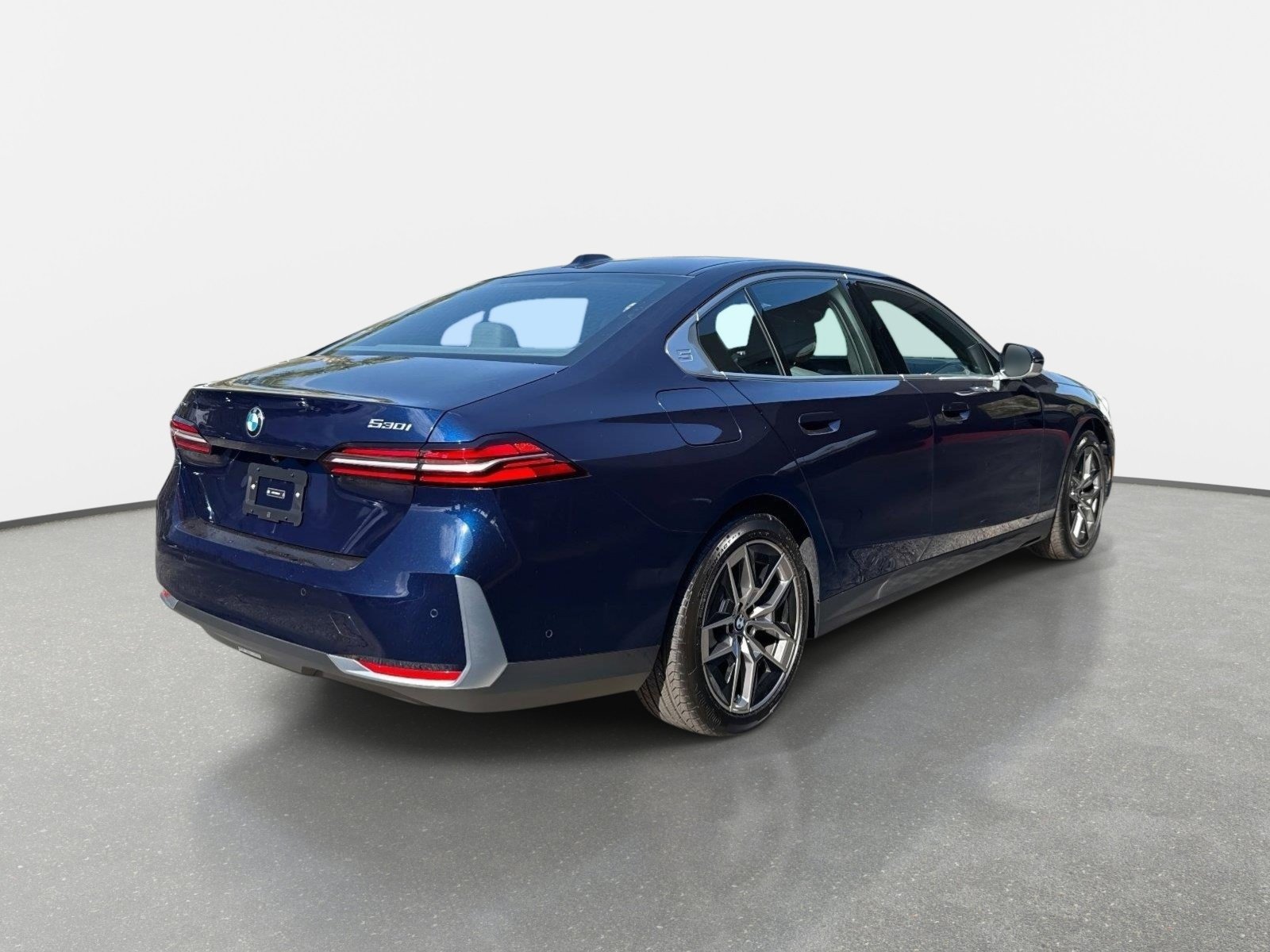 Used 2026 BMW 530i xDrive AWD/4WD image 3