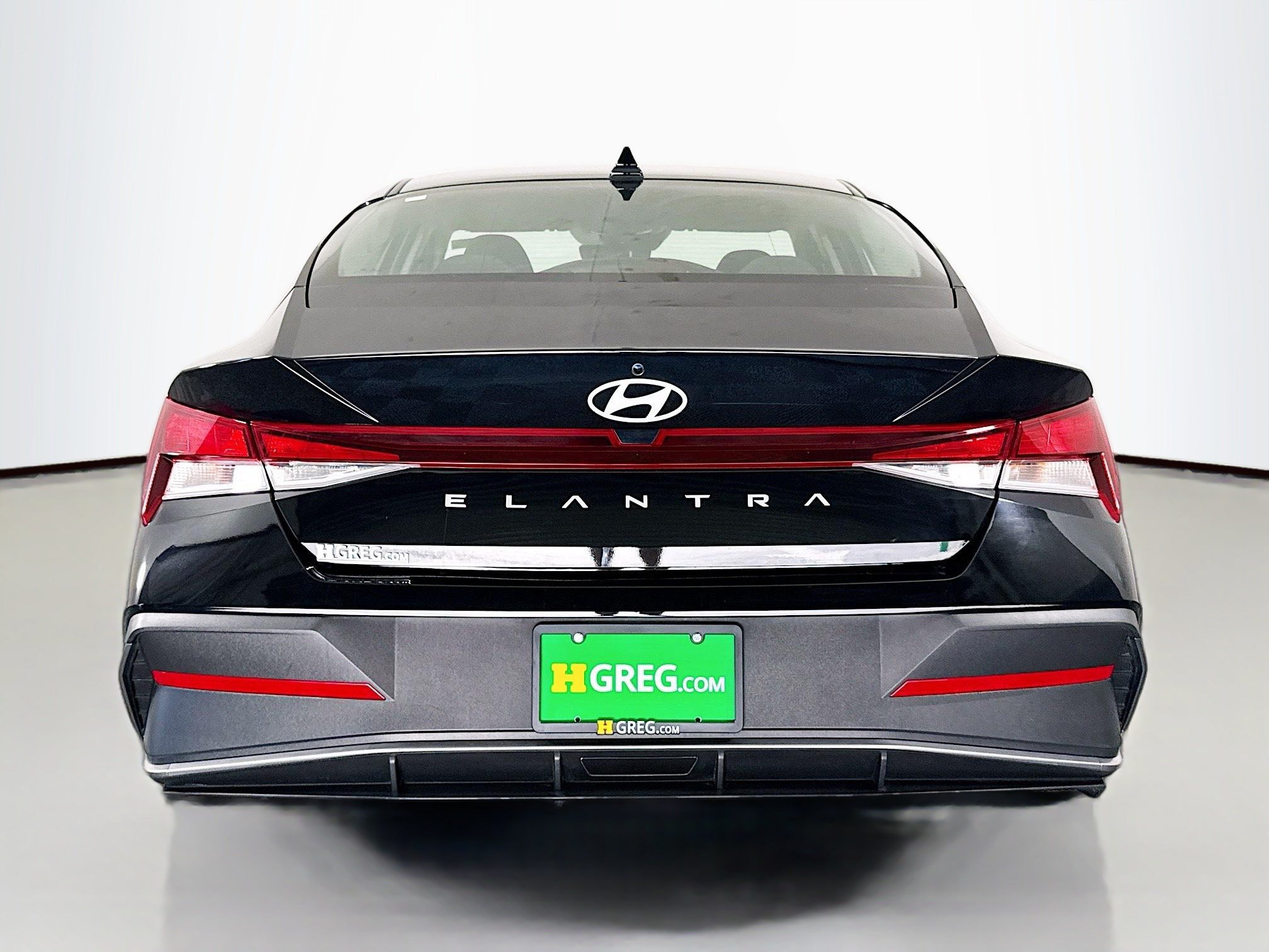 Used 2025 Hyundai Elantra SE FWD image 8
