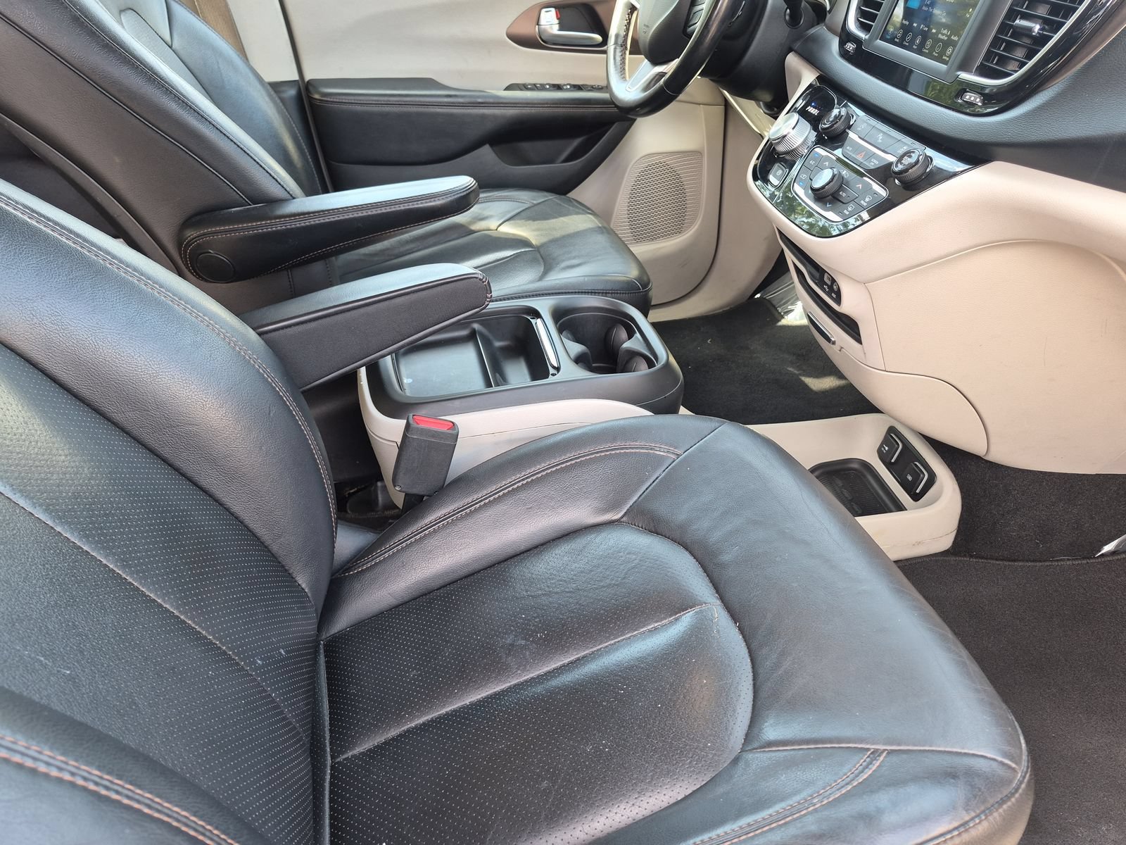 Used 2019 Chrysler Pacifica Touring-L FWD image 22