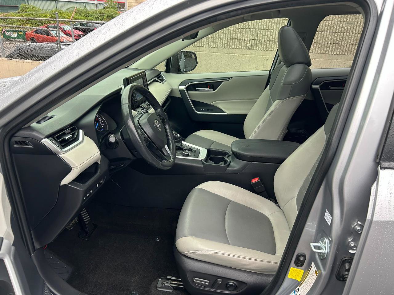 Used 2021 Toyota RAV4 XLE Premium AWD/4WD image 9