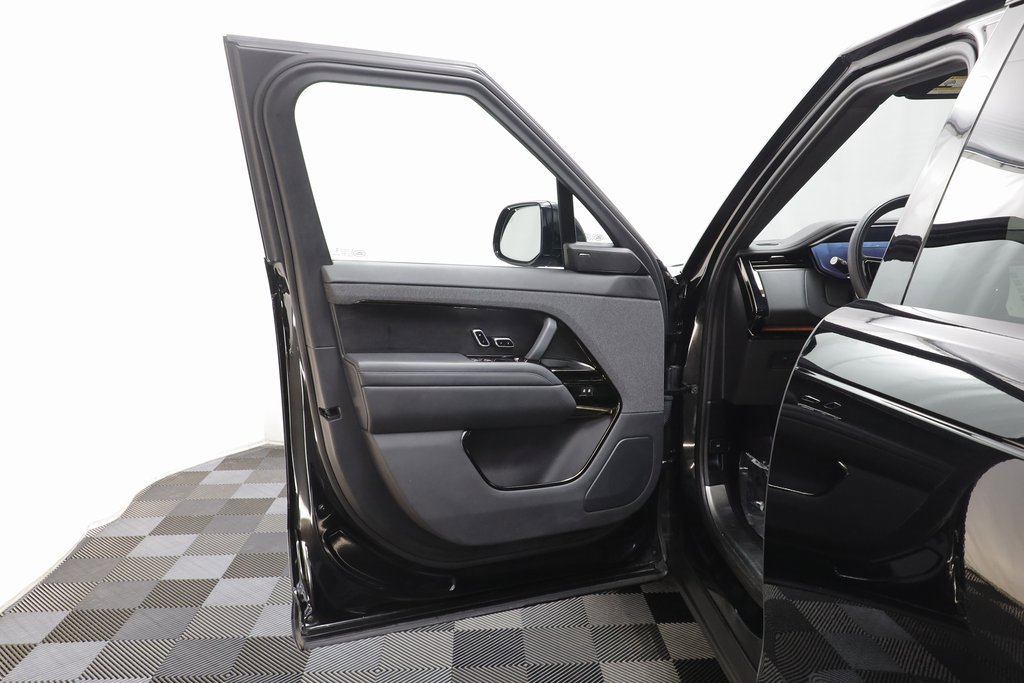 Used 2023 Land Rover Range Rover Sport SE Dynamic image 5