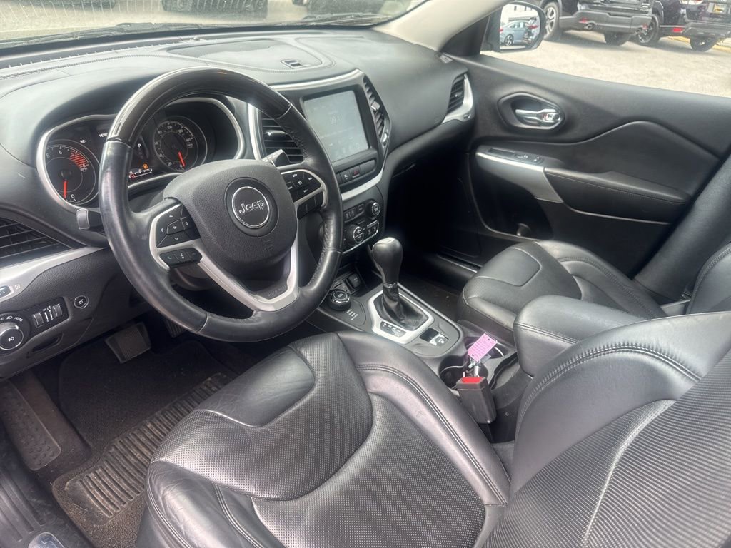 Used 2018 Jeep Cherokee Overland AWD/4WD image 16