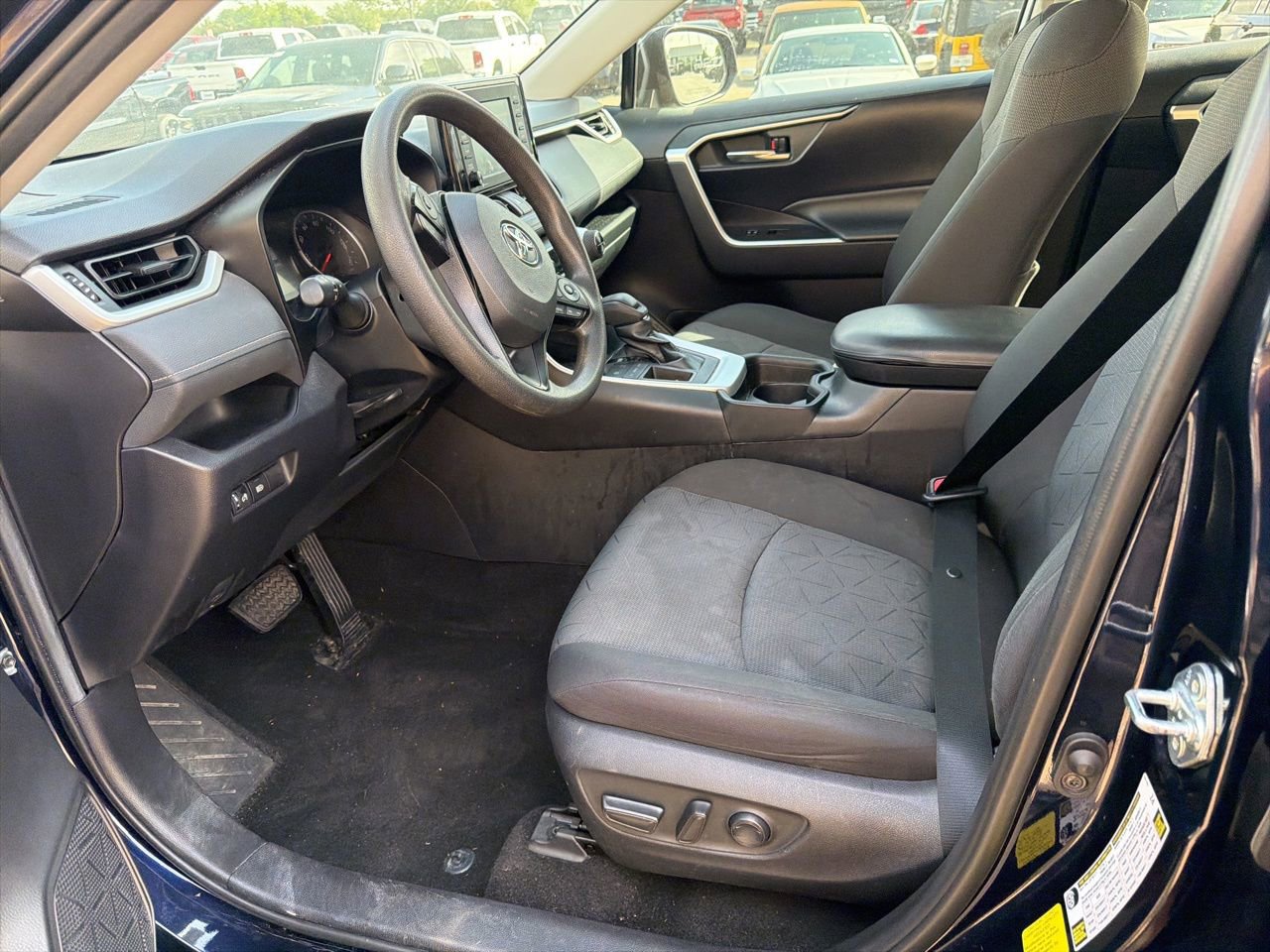 Used 2020 Toyota RAV4 XLE image 10