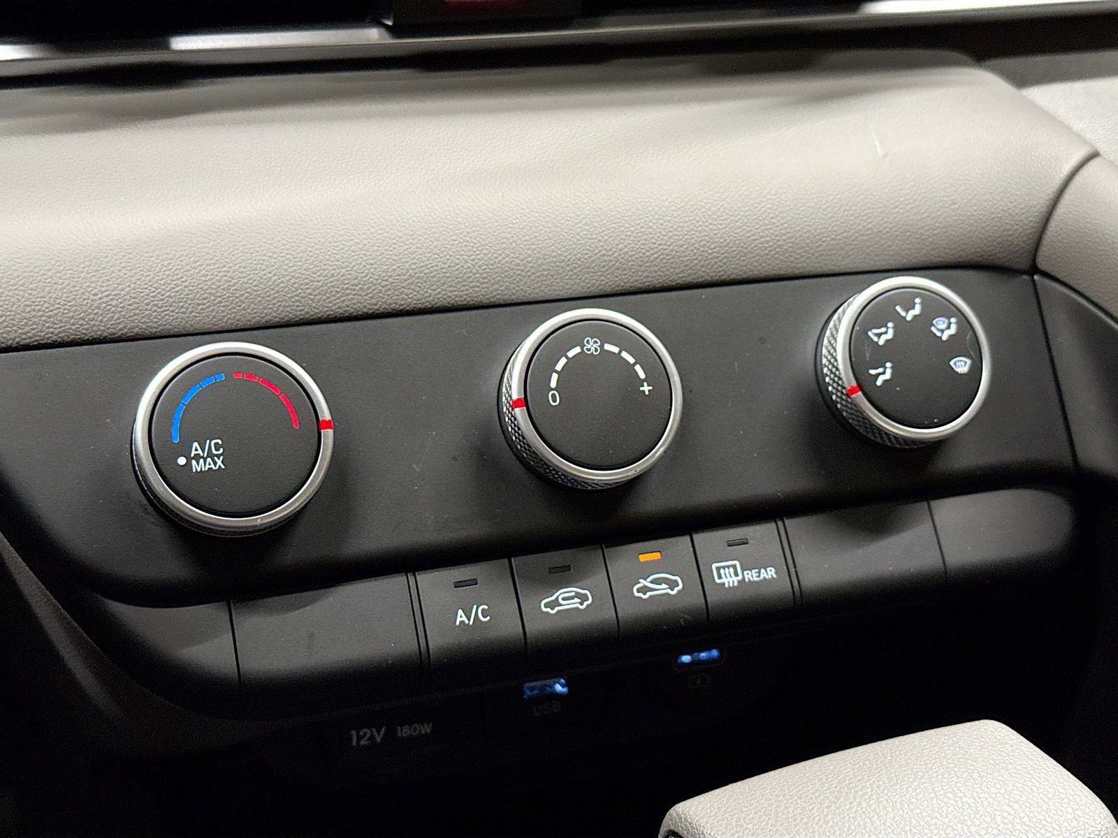 Used 2023 Hyundai Elantra SE image 19