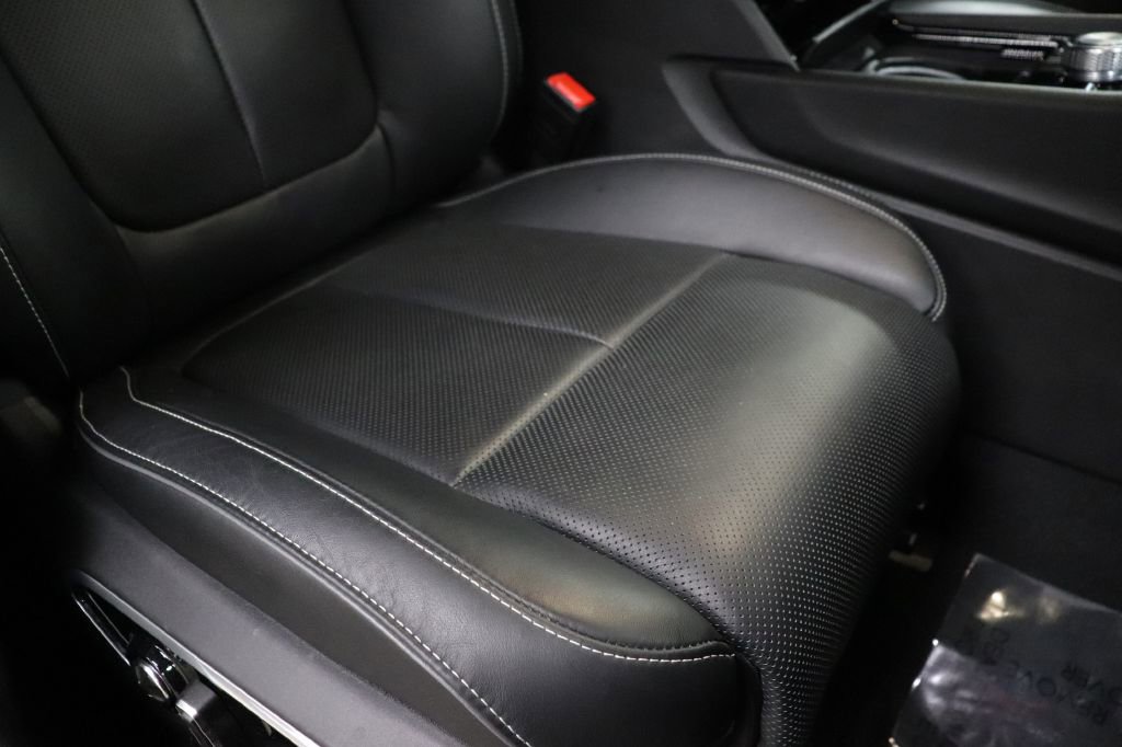 Used 2024 Jeep Grand Cherokee Overland w/ Advanced Protech Group III image 30