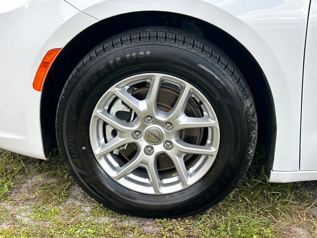 Used 2023 Chrysler Pacifica Touring-L FWD image 48