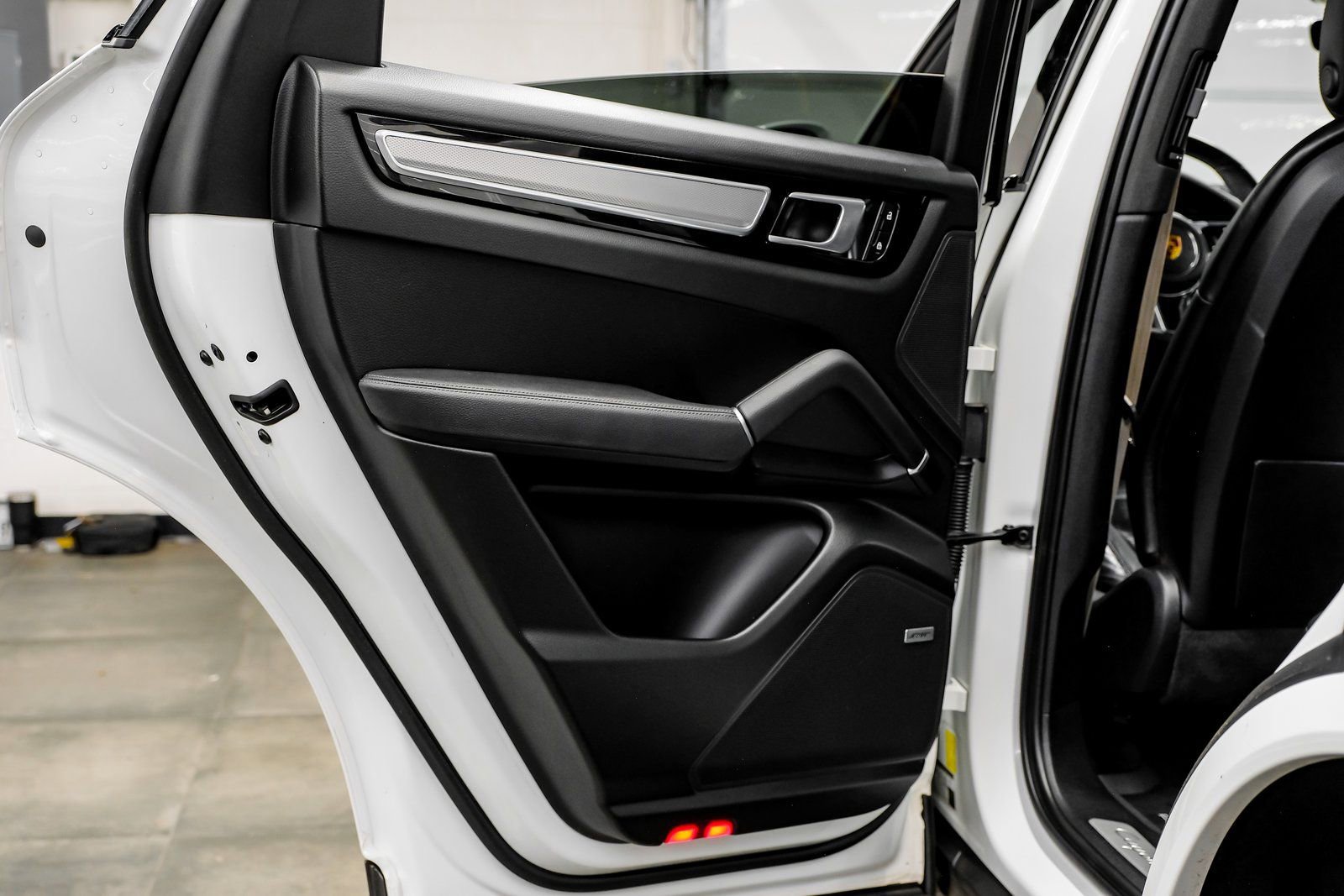 Used 2023 Porsche Cayenne Coupe image 58