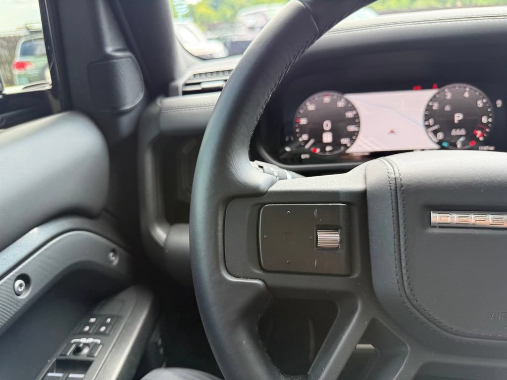 Used 2025 Land Rover Defender 110 X AWD/4WD image 40