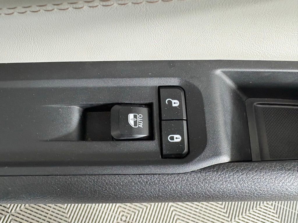 Used 2025 Jeep Compass Limited AWD/4WD image 32
