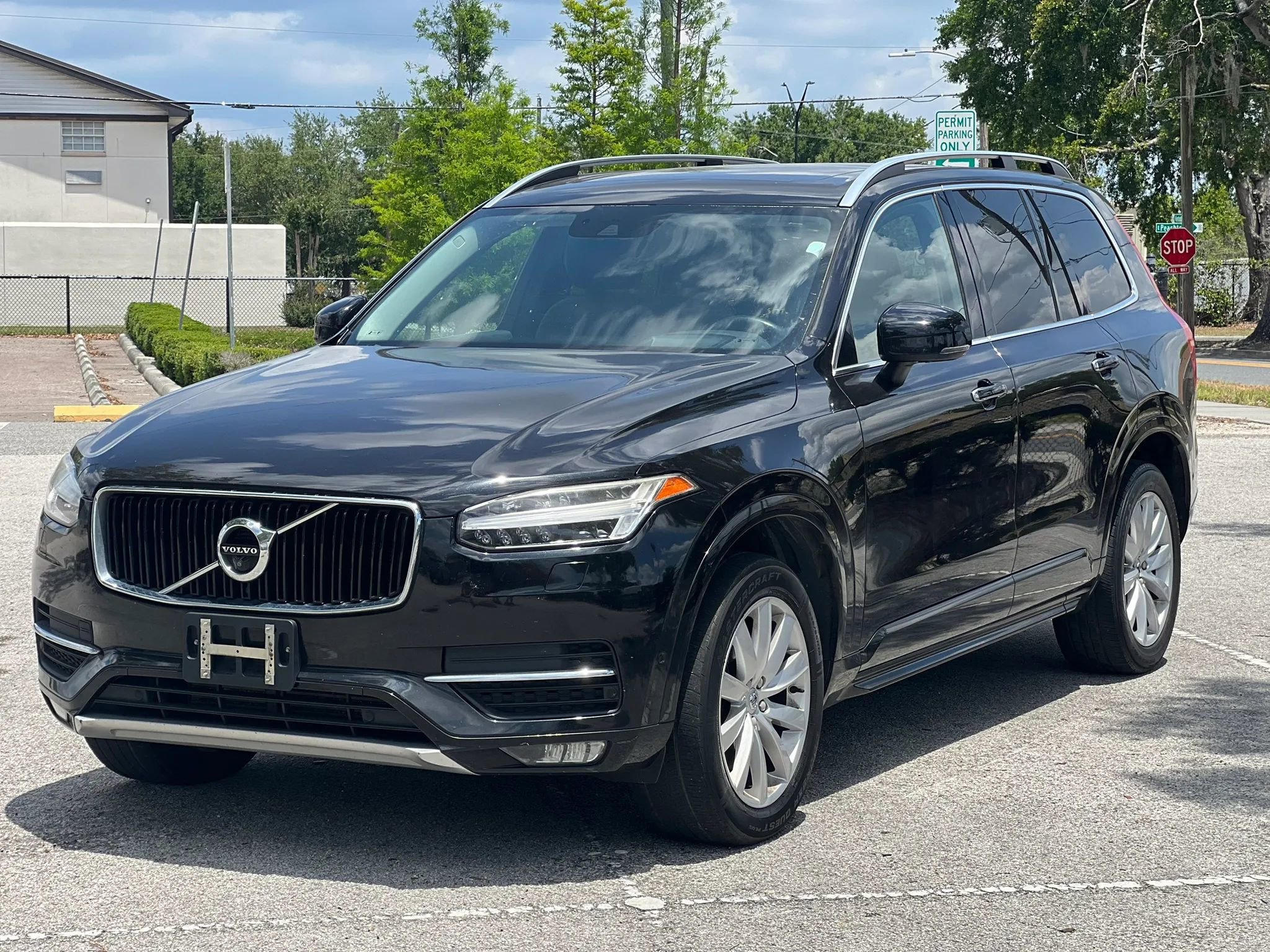 Used 2016 Volvo XC90 T6 Momentum w/ Momentum Plus Package AWD/4WD image 2