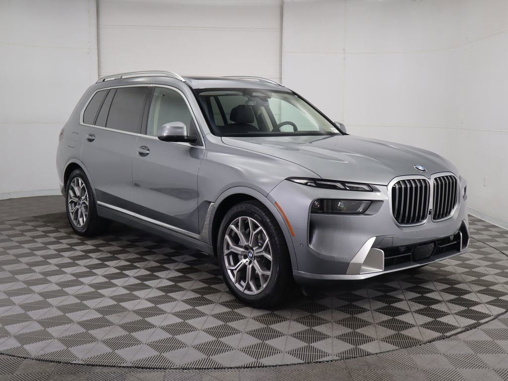 Used 2026 BMW X7 xDrive40i w/ Premium Package image 4