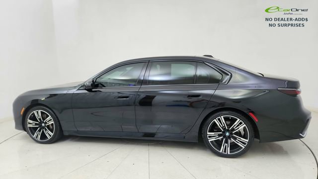 Used 2023 BMW 740i w/ Parking Assistance Package image 4