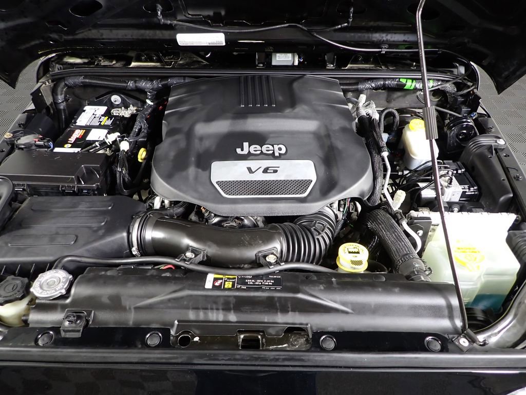 Used 2017 Jeep Wrangler Unlimited Sport w/ Mopar Black Appearance Group AWD/4WD image 11