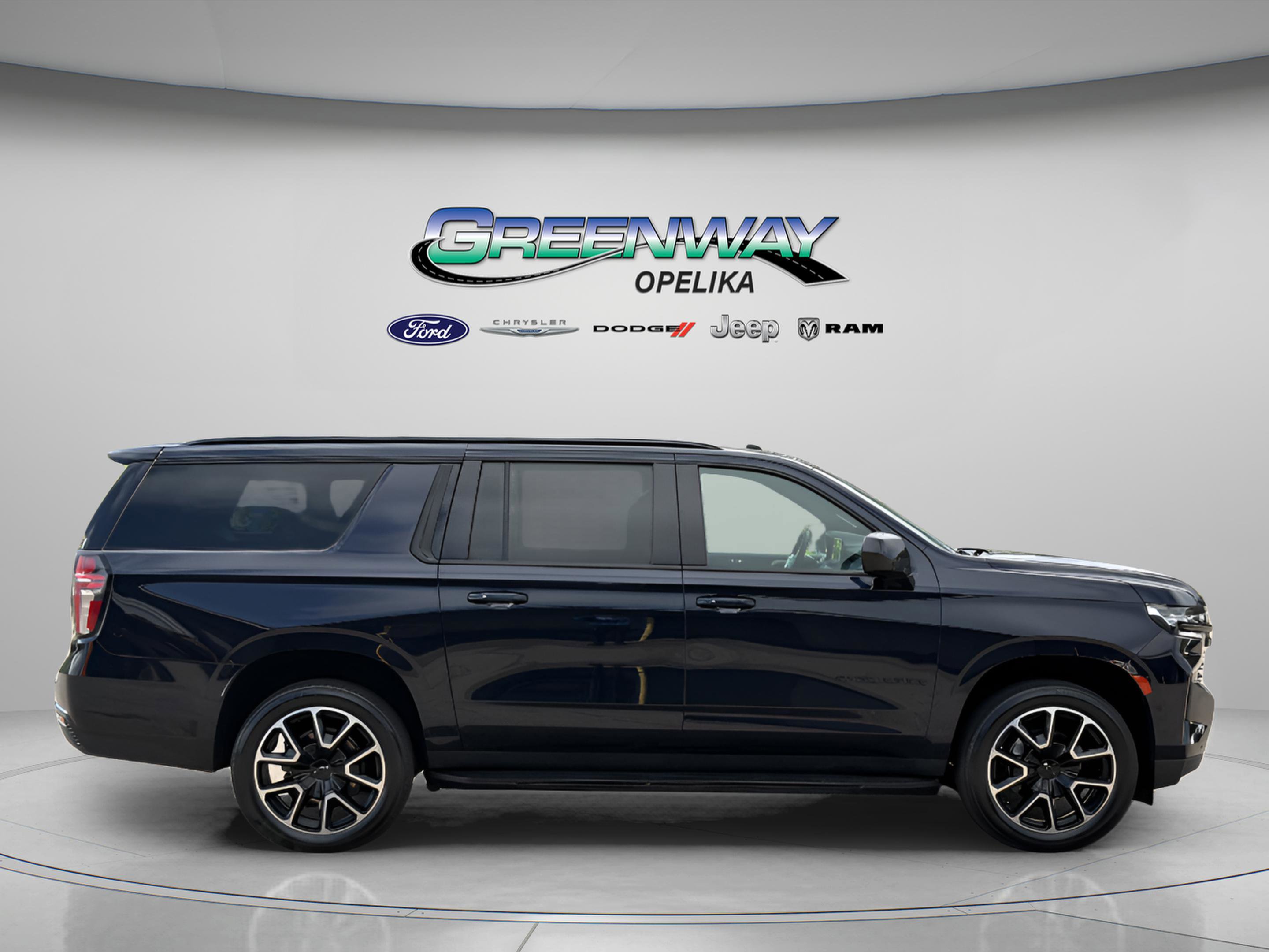 Used 2023 Chevrolet Suburban RST image 8