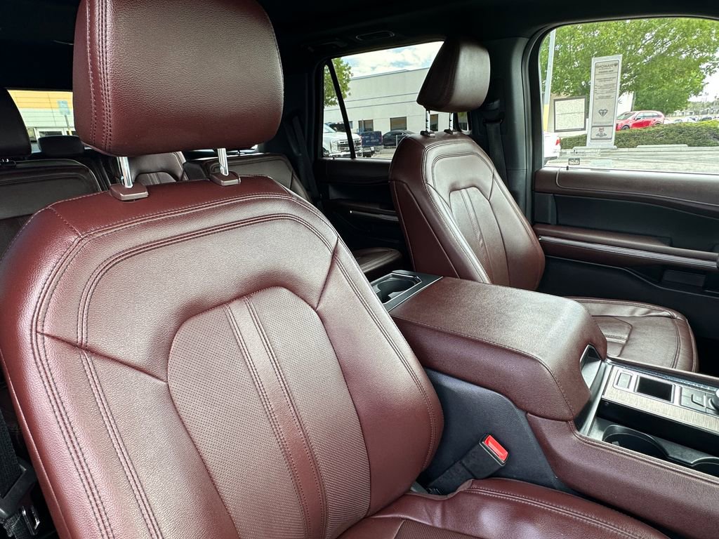 Used 2022 Ford Expedition Limited RWD image 16