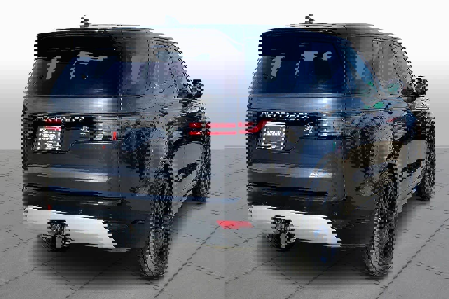 Used 2023 Land Rover Discovery Metropolitan Edition image 6