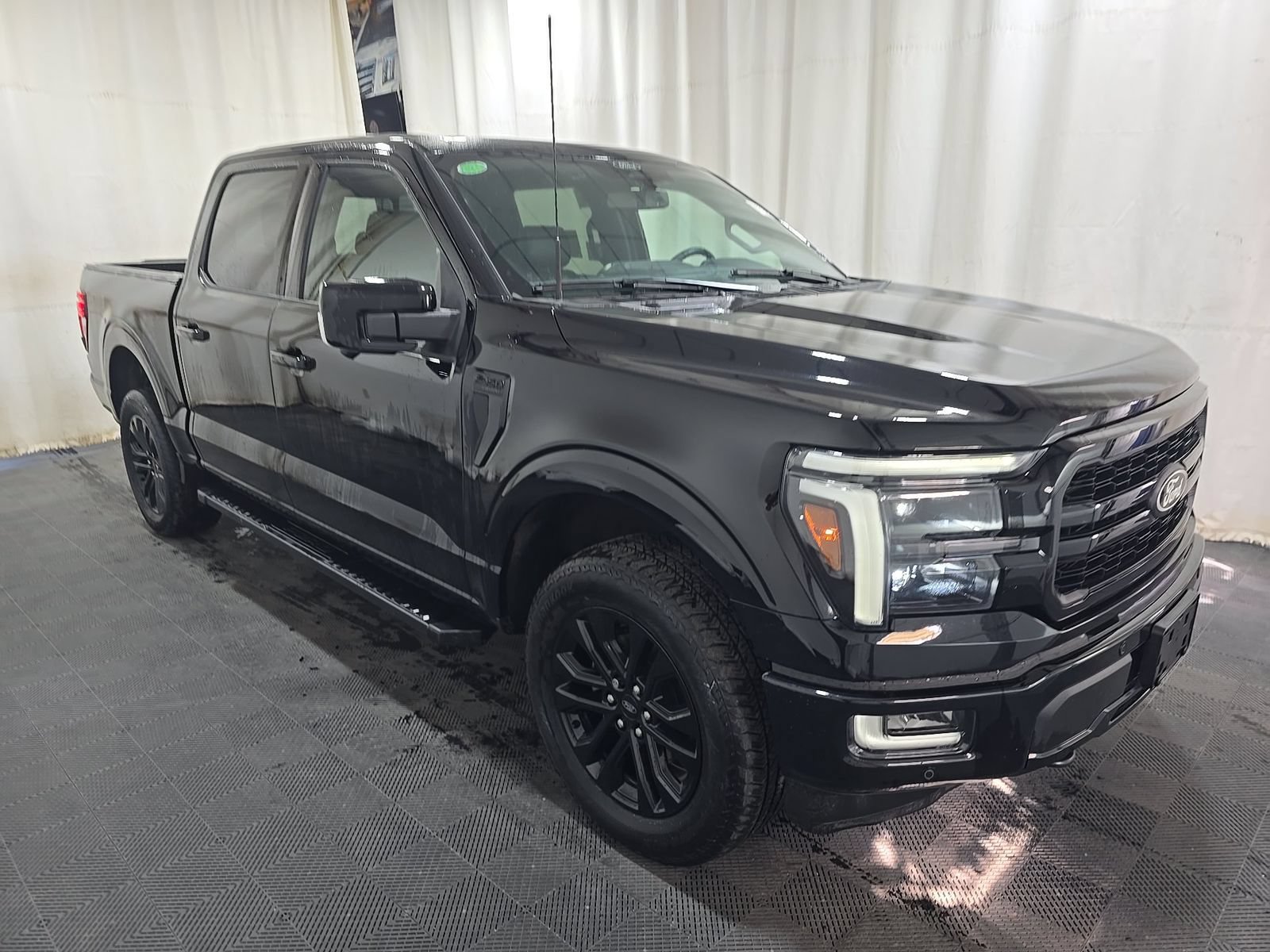Used 2024 Ford F150 Lariat AWD/4WD image 3