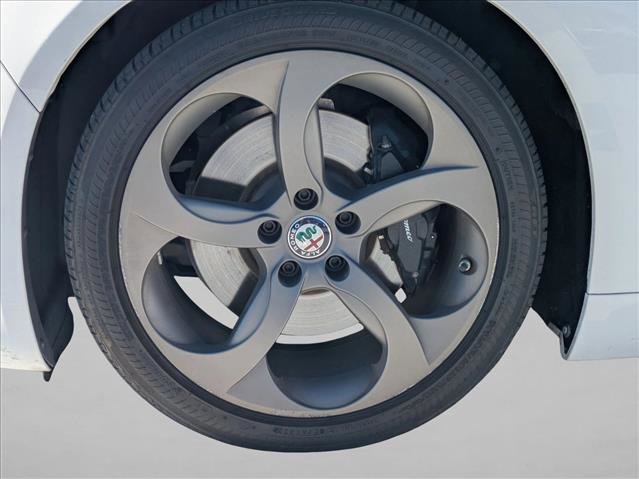 Used 2017 Alfa Romeo Giulia w/ Sport Appearance Package image 10