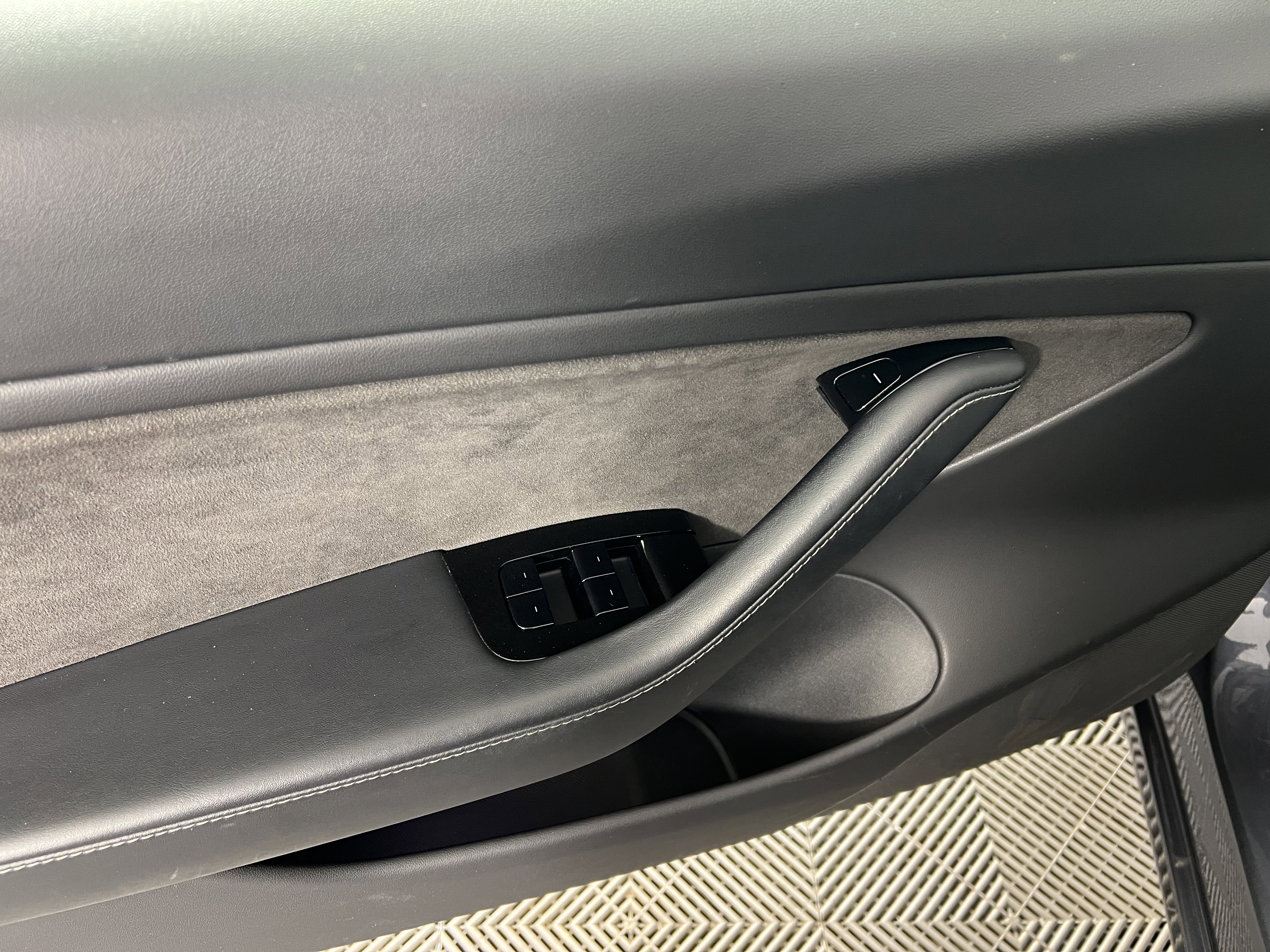 Used 2018 Tesla Model 3 Long Range RWD image 17