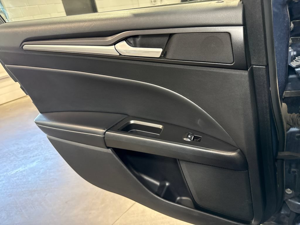 Used 2018 Ford Fusion Titanium AWD/4WD image 13