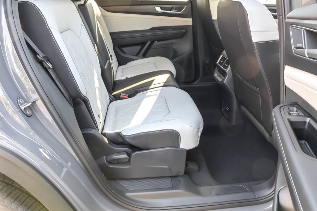 New 2026 Volkswagen Atlas Cross Sport SEL Premium R-Line image 38