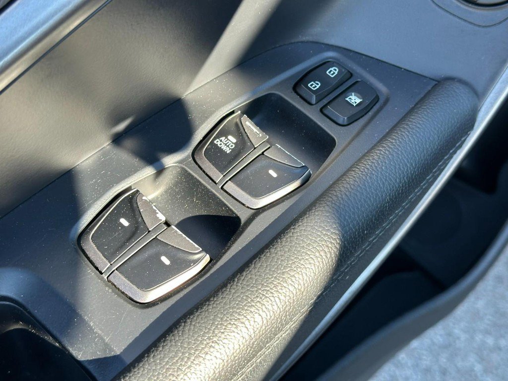 Used 2018 Hyundai Santa Fe Sport image 16