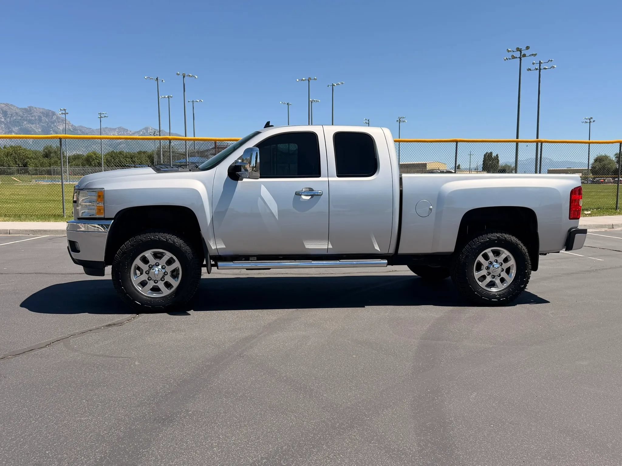 Used 2013 Chevrolet Silverado 2500 LT w/ Interior Plus Package AWD/4WD image 3