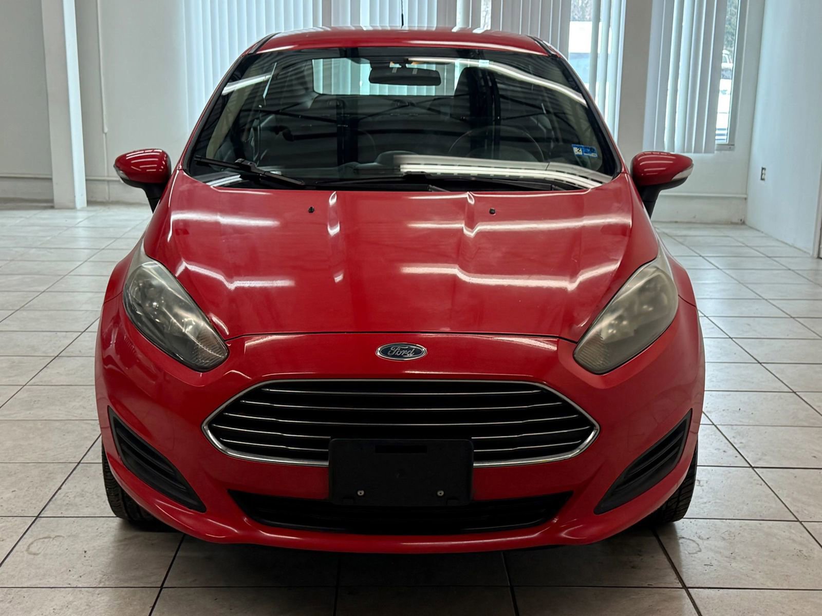 Used 2015 Ford Fiesta SE image 2