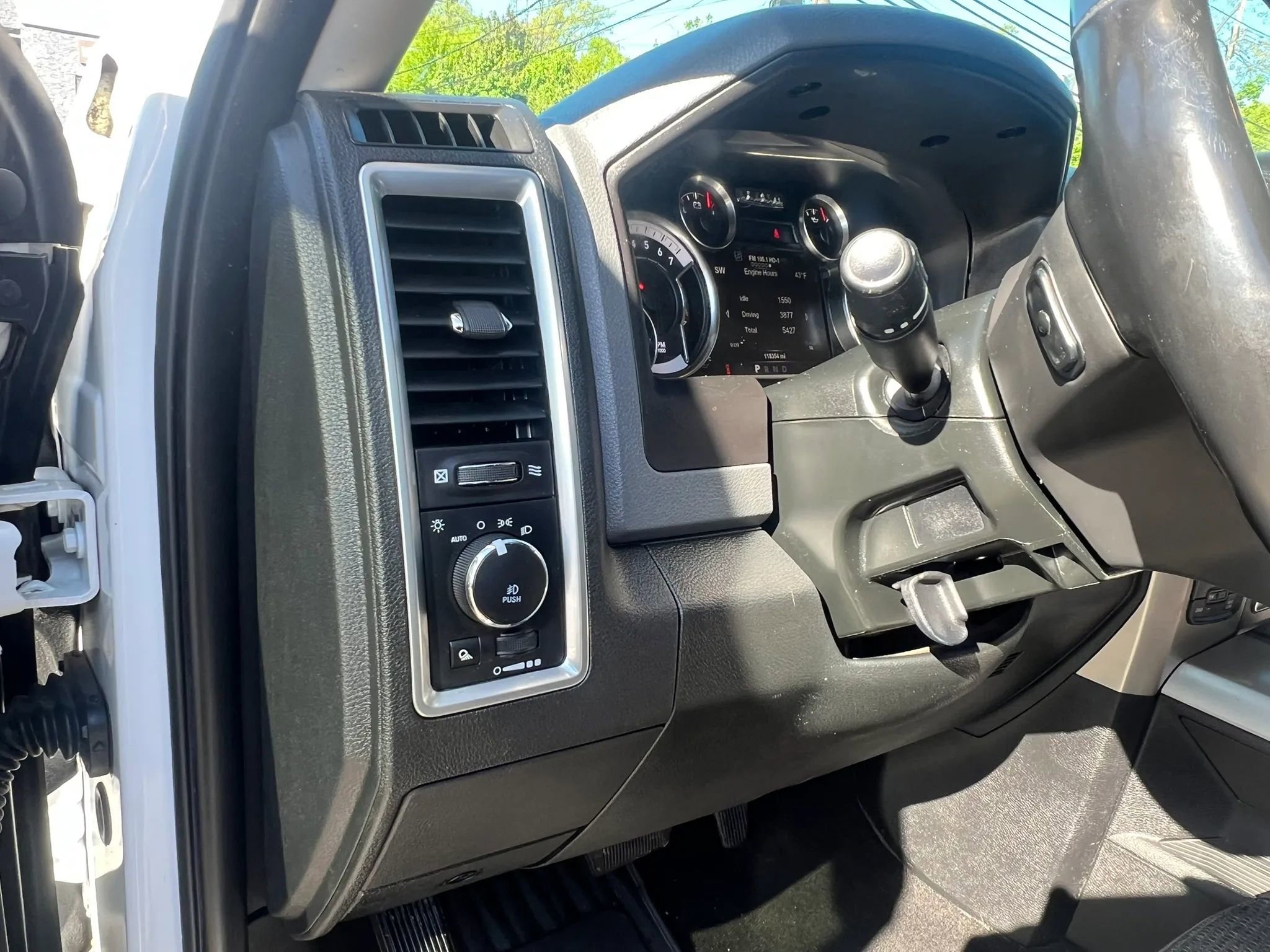 Used 2018 RAM 1500 SLT AWD/4WD image 13