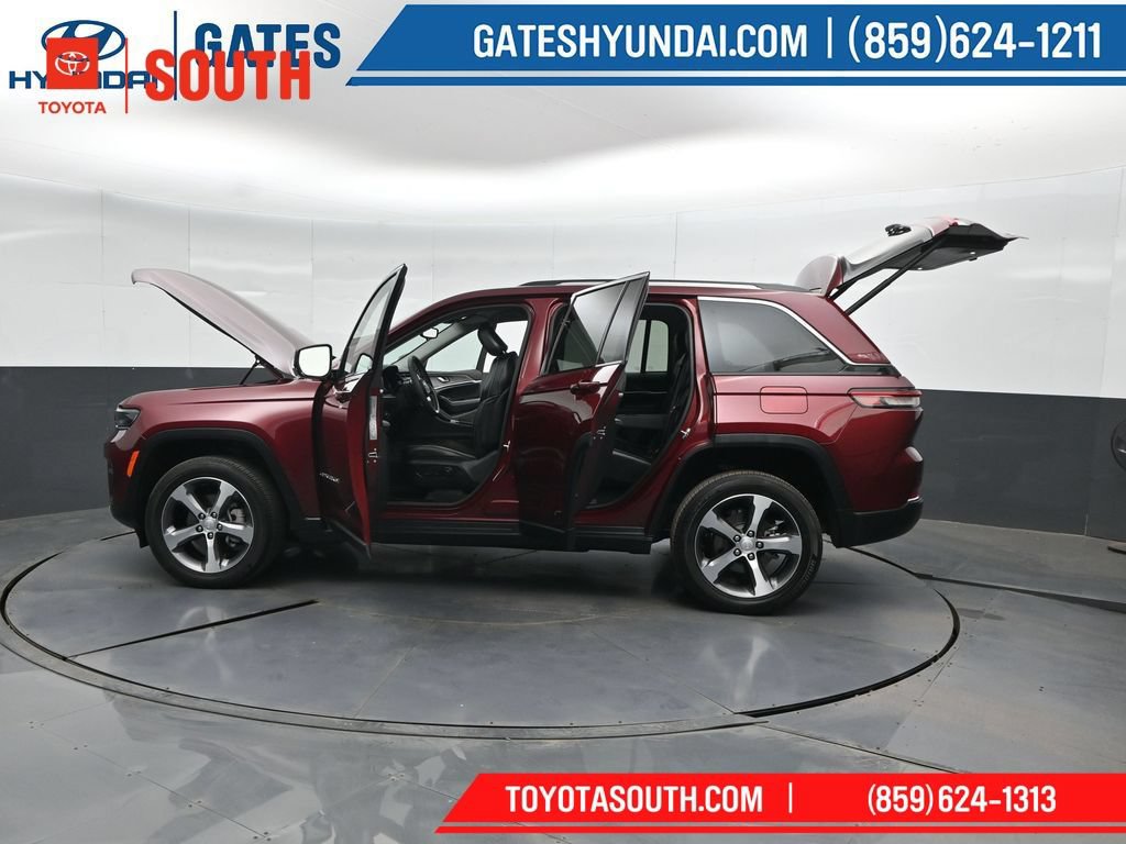 Used 2023 Jeep Grand Cherokee Limited AWD/4WD image 52