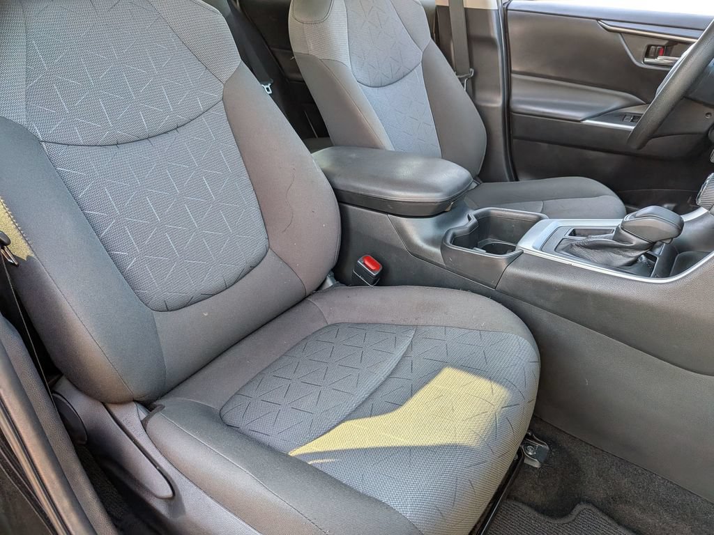 Used 2022 Toyota RAV4 XLE FWD image 33