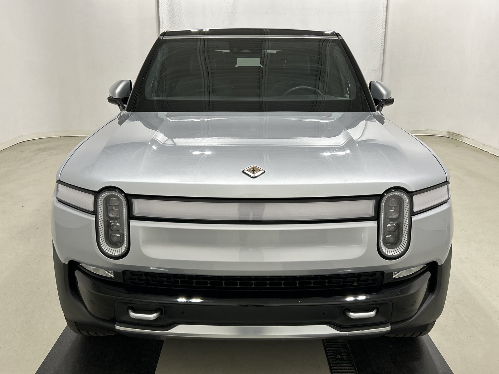 Used 2024 Rivian R1S Adventure AWD/4WD image 8
