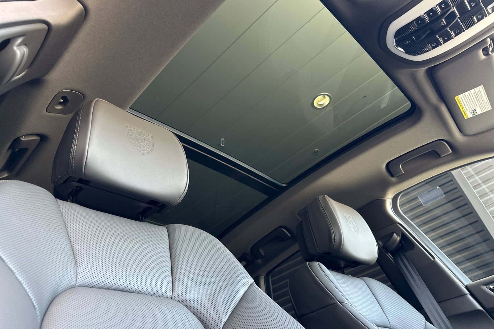 Certified 2025 Porsche Macan image 19