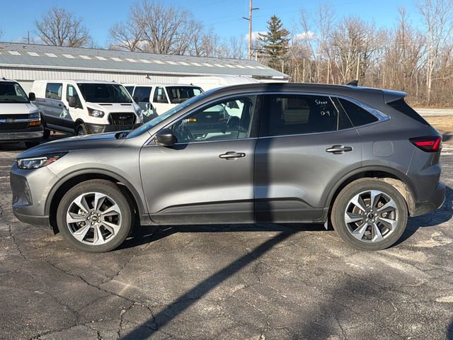 Used 2024 Ford Escape Platinum image 2
