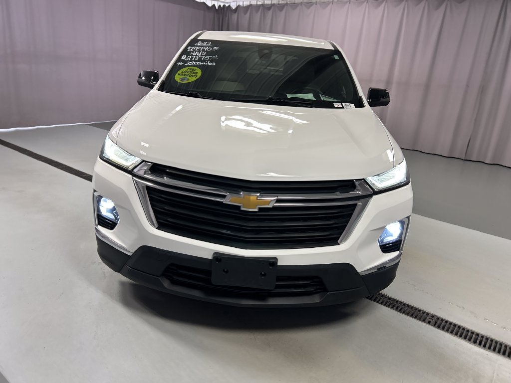 Used 2023 Chevrolet Traverse LS FWD image 2