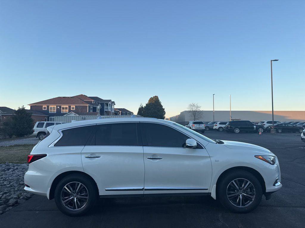 Used 2019 INFINITI QX60 Luxe w/ Essential Package image 6