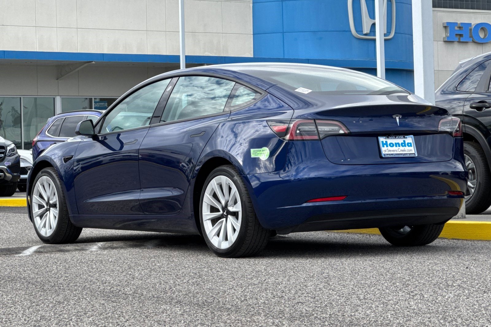 Used 2023 Tesla Model 3 Standard Range image 3