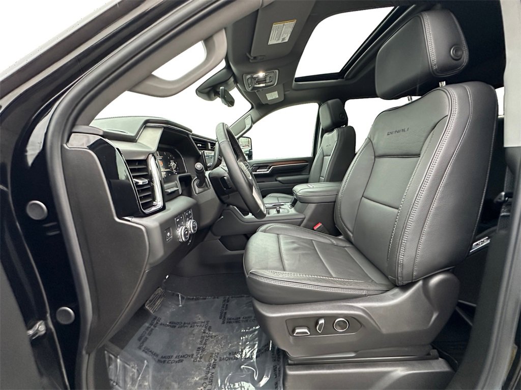 Used 2025 GMC Sierra 2500 Denali image 9