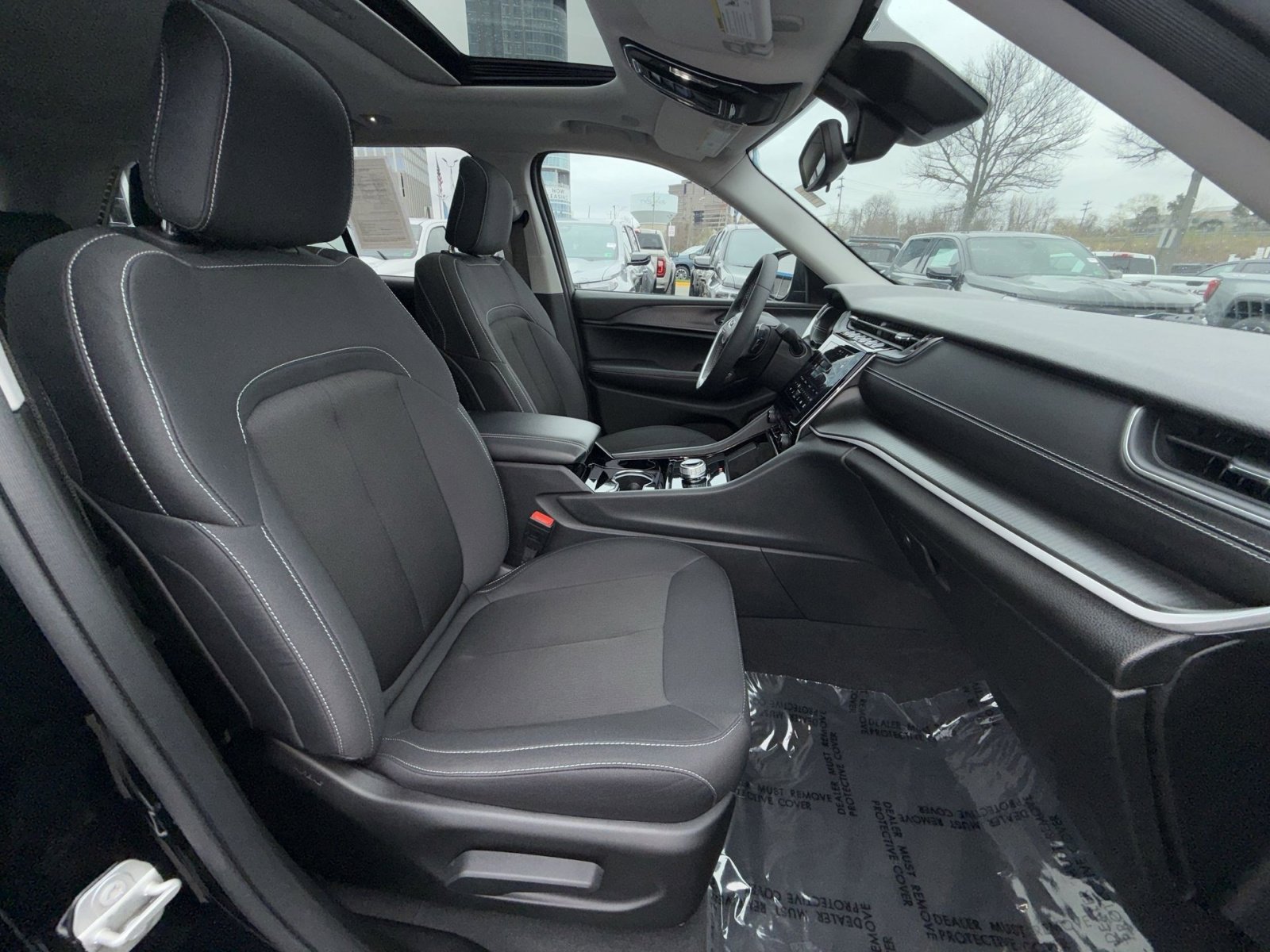 Used 2023 Jeep Grand Cherokee Laredo w/ Luxury Tech Group I image 27